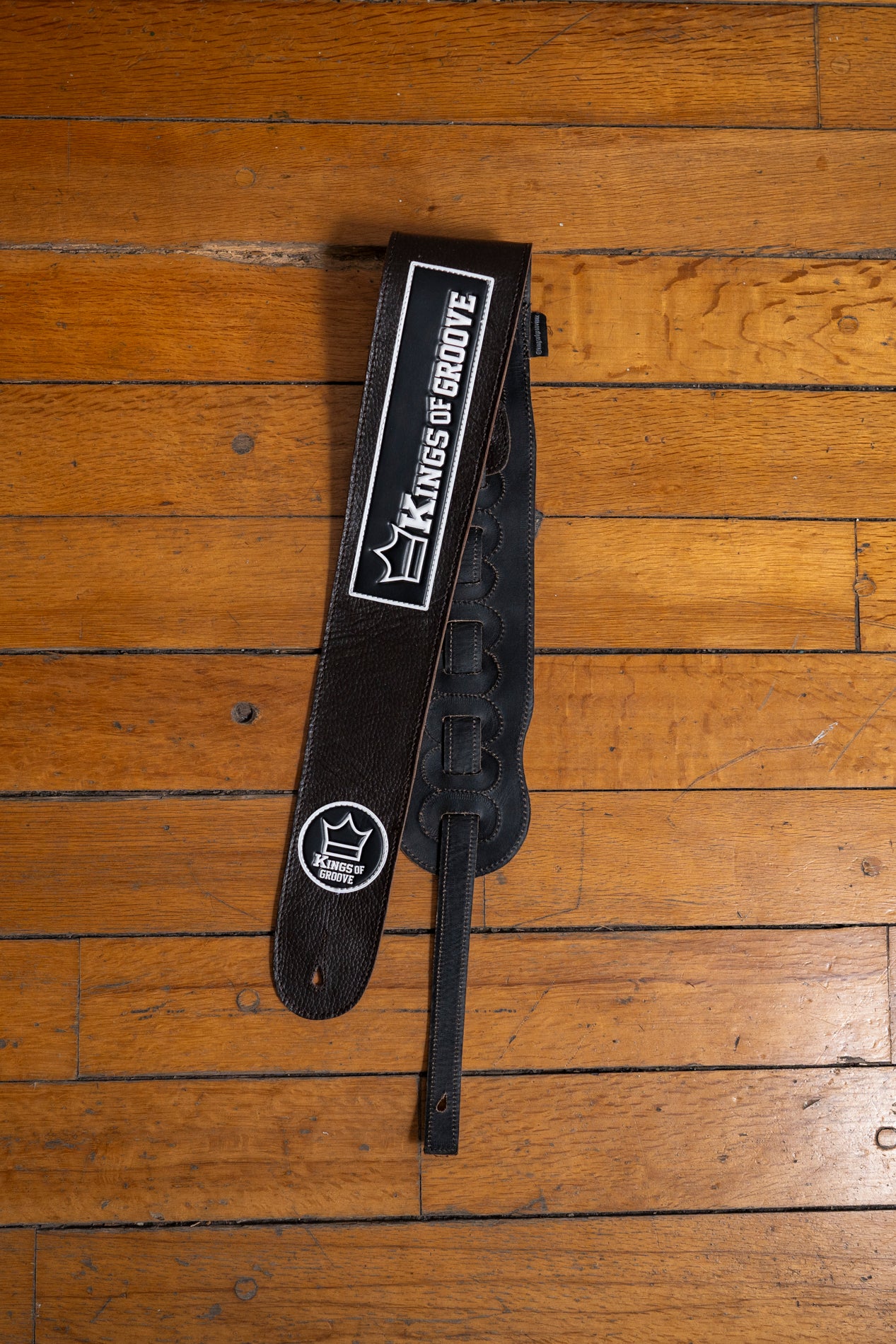 Strap Clasico cafe logo negro
